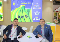 Cristian Salmon y Marcelo Salgado de DUSAL Ecuador, presentes en el pabellón de Ecuador.