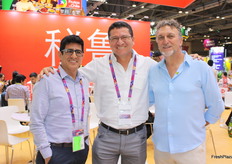 Luis Cristobal y Jim Ruiz representando a Cultivemos de Perú y José Maria Cubero de BeFair de Los Países Bajos.