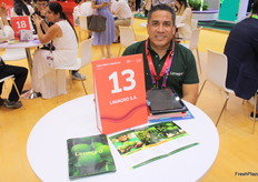 Kristian Del Aguila Manzur Paz gerente general de la empresa Limagro, en el pabellón de Perú.