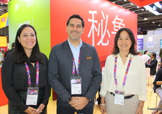 Equipo de Sunshine Export de Perú, representados por María Teresa Enriquez, Keyner Gamarra y Sofía Wong.