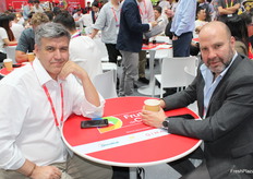 Lorenzo Puentes y Geovanni Ocampo representante de la empresa Frutera Agrosan Export de Chile.