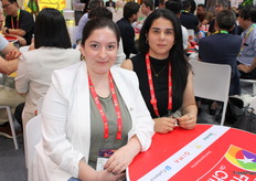 Paola Herbandez y María Jose Paredes de la empresa Almahue Export de Chile.
