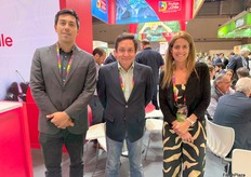 Gabiliel Guggisberg agregado comercial de Chile en España, Miguel Canala Echeverria e Frutas de Chile y Claudia Soler de Frutas de Chile
