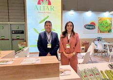 Rodrigo Torres y Rocio Aguilar, representantes de Altar, exportadores de cebollin y espárragos de Mexico.