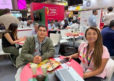Renzo Diaz, representante de Lorema Fruits SAC, exportadores de paltas y mandarinas desde Peru y Paula Gonzalez de LT Fruit, exportadora de paltas y citricos de Chile.
