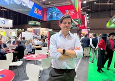 Rodrigo Baquedano, representante International Produce Group, importador de uvas en EEUU, visitando el pabellon de Chile