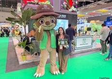 Stand de Donatella Fruit con Joana Flores como representante