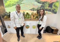 Panafruits (Panama) con Hormoz Safi y Mariyan Safi exportadores de piña.