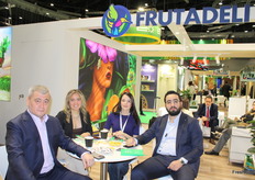 El equipo de Frutadeli, representado por Shovkat Usmonov, Andrea Ganón, Ximena Zarate y Abdullah Shlash, exportador de banano del Ecuador.