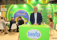 Enrique Maldonado, gerente de Logística Internacional de la empresa Favorita en el stand de Ecuador.