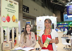 Eccofruit, representando por Paola Jaramillo y Jenyffer Farias, exportador de pitahaya de Ecuador.