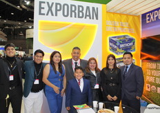 Equipo de Exporban, representado por Shirley Barros, en el stand de Ecuador.
