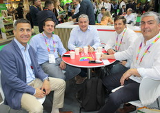 Martín Avaria de XPD Global, Álvaro Undurraga de Johnson Fruit, Aurel Courtin de XPD Global, Juaquin Montero y Victor Muñoz de Johnson Fruit, en el stand de Frutas de Chile.