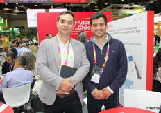 Rodrigo Frenández y Vicente Carrasco de Terra Exports presentes en el stand de Frutas de Chile.
