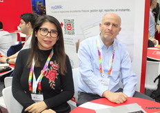 Romina Veliz y Jorge de Global Reefers.