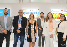Francisco Lisotto de CMS Airlines, Carolina Salvatti de Jet Cargo, Mario Alberto Mejía Morales de AeroMéxico y Neiza Acuña de ECS Group, en el stand de Argentina