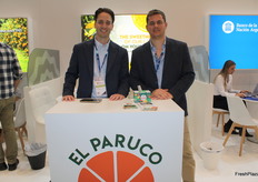 Franco Bollini y Bautista Berisso representando a El Paruco, en el stand de Argentina.