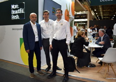 Mohsen Sales, Javier Cano y Jaume Santonja, en el stand de Decco.