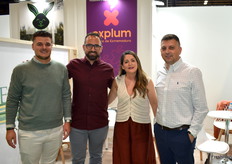 Equipo de Explum, cooperativa extremeña productora de fruta de hueso.