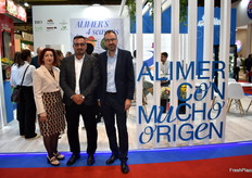 Isabel, Plácido y Jesús en el stand de Alimer.