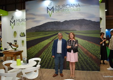 Enrique y Dori, en el stand de Murciana de Vegetales.