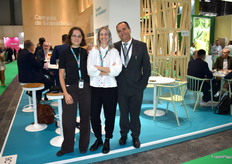Lucille Bosson, Paula Spa y Miguel Caparrós, en el stand de SAT Campos de Granada.