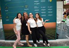 Miriam Cutillas, Patricia Sagarmínaga, Maria José Cutillas y Lidia Aracil en el stand de AM FRESH.