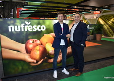 Francesc y Ramón, en el stand de Nufresco, del grupo Nufri.