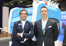 Jesús Hernández y David del Castillo en el stand de Tomra.