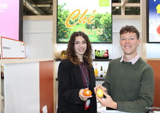 Almudena Lora, marketing. Alessandro Otolini, comercial de exportación de Che Fruits.