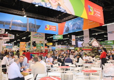 Stand de Fruta de Chile ocupados con exportadores e importadores.
