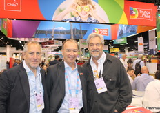 Andrés Barrios, gerente general de Celtex, Iván Marambio presidente del consejo de asamblea de Frutas de Chile y Denis Kennedy de Celtex.