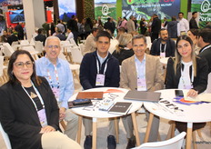 El equipo de Dominus y Danper en reunion con su cliente. Representando a Dominus con Lila Ferradas Horna, Jorge Aranguri (hijo) y Krizzia Guerreri (derecha) y en representación a Danper con Sr. Jorge Aranguri.