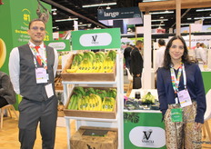 El equipo de Varcli Pinares, representado por Olman Vargas, gerente de mercadeos y proyectos y Karen Chaves Montero