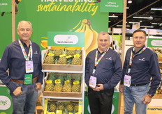 Equipo de Upala Agrícola, representado por Alfredo Volio, José Madrigal y Luis Alberto Vazquez. Exportadores de Pina de Costa Rica.