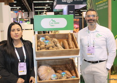 Leidy L. Vega, CEO y Luis García ventas internacional de CR Farm Products, exportador de yuca,  calabaza y otros tubérculos de Costa Rica.