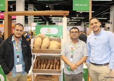 Deivin Bermúdez Méndez, gerente general; José Barrantes y Daniel Miranda de la empresa B&B Del Sur, exportador de calabaza y  yuca de Costa Rica