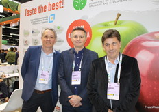 Nicolás Bonavento de Moño Azul, Marcelo Galardini de Patagonian Fruits Trade y Adrian Botty de Moño Azul de Argentina