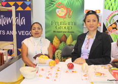 Maryra Laniña y María Augusta Marrasquín de la empresa Frutilami, expoprtador de pitahaya, tomate de árbol de Ecuador.
