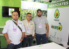 En el stand de APEAMEX de México con Juan Manuel Sánchez de la empresa Hers, Fernando Sánchez Ocampo, Jua Carlos García de Horticultura Gardel