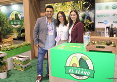 El equipo de la Empacadora El Llamo con Hector Vargas, Sarahi Frias y Elena Berenice Sanchez. Exportadores de avocados de México.