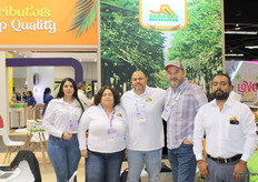 El equipo de Caraveo papayas, representado por Edgar Millan