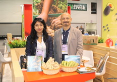 Carolina Barrera, José Flores de la empresa El Isur Organic de Perú