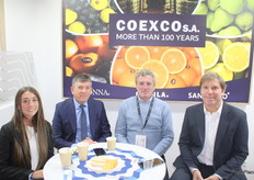 El equipo de Coexco con Victoria Gomila, Rafel Gomila, Nicanor Aguilar de Broom Logistics, sucursal en Argentina y Eduardo Simone de Coexco en el Stand de Argentina.