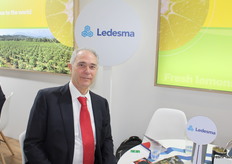 Fernando Belenguer de la empresa Ledesma, en el stand de Argentina.