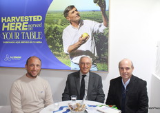 Miguel Seleme, Jorge D. Seleme y Guillermo Raya; representando a S.A. Veracruz de Argentina.