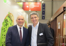 Gycs Gordon, director de la Ocex Promperu Benelux y Jonas Spahn, External IPD Consultant, en el stand de Perú.