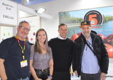 Giannina Agüero, Ariel Sabbag, representantes de Emelka y visitantes.