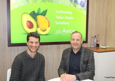 Vladimir Hayek y Just Ritskes de Asica Group en el stand de Perú