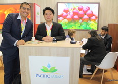 José Luis Aliaga de South Pacific Logistics, Nicolás Mai de Pacific Farms, exportador de uvas de Perú.